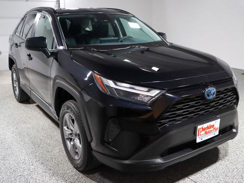 Used 2023 Toyota RAV4 LE AWD/4WD image 5