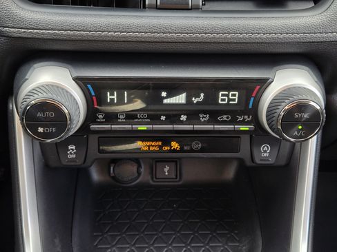 Used 2020 Toyota RAV4 XLE image 23