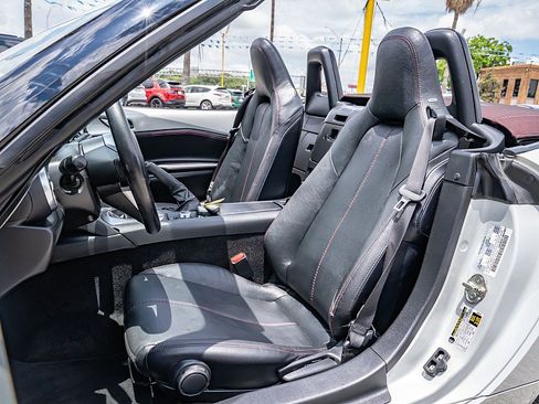 Used 2018 MAZDA MX-5 Miata Grand Touring RWD image 18
