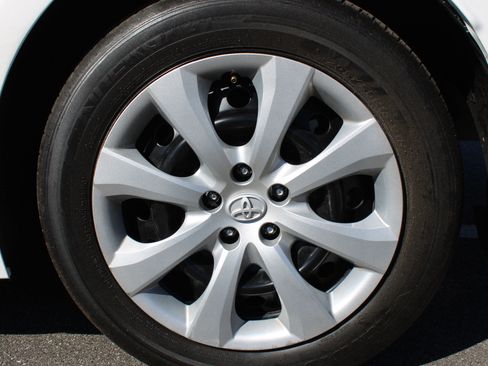 Used 2025 Toyota Corolla LE image 17