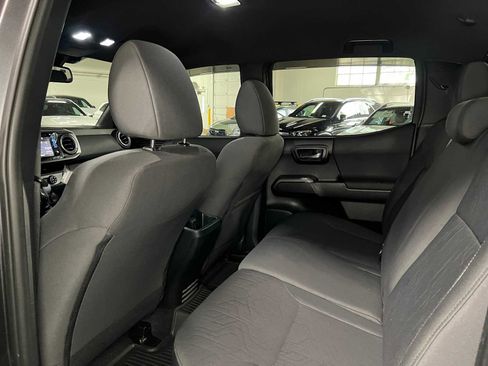 Used 2018 Toyota Tacoma TRD Sport AWD/4WD image 17