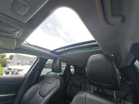 Used 2019 Jeep Cherokee Limited AWD/4WD image 10
