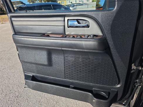 Used 2015 Ford Expedition Platinum image 16
