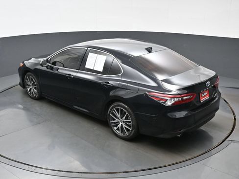 Used 2022 Toyota Camry XLE FWD image 36