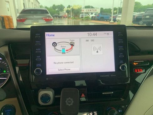 Used 2023 Toyota Camry XLE w/ Cold Weather Package FWD image 11