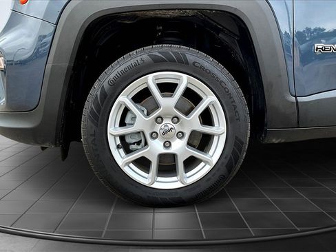 Used 2023 Jeep Renegade Latitude w/ Premium Group image 9