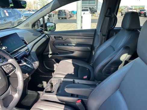 Used 2025 Honda Odyssey Sport-L image 2