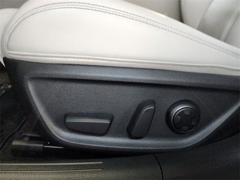 Used 2025 Genesis G70 2.5T image 25