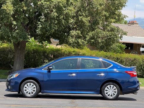 Used 2019 Nissan Sentra SR FWD image 2