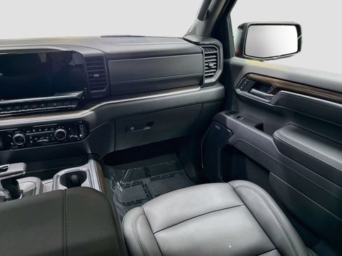 Used 2026 Chevrolet Silverado 1500 LT Trail Boss w/ LT Trail Boss Premium Package AWD/4WD image 28