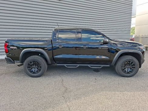 Used 2025 Chevrolet Colorado Trail Boss AWD/4WD image 2