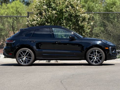 Used 2026 Porsche Macan AWD/4WD image 8