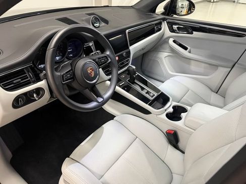 Certified 2026 Porsche Macan AWD/4WD image 4