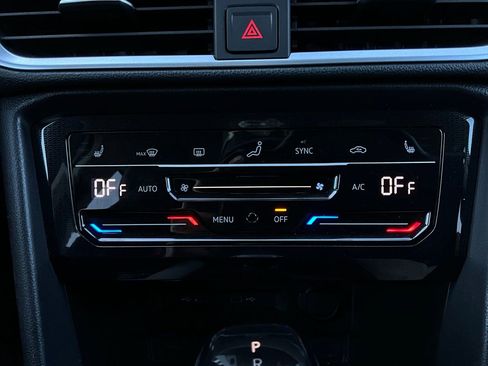 Used 2025 Volkswagen Taos SE image 28