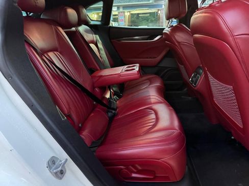 Used 2018 Maserati Levante image 36