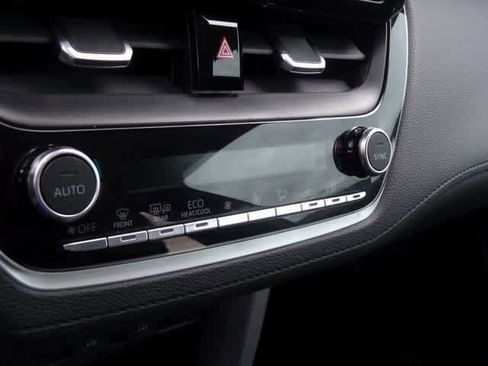 Used 2023 Toyota Corolla Cross XLE image 14