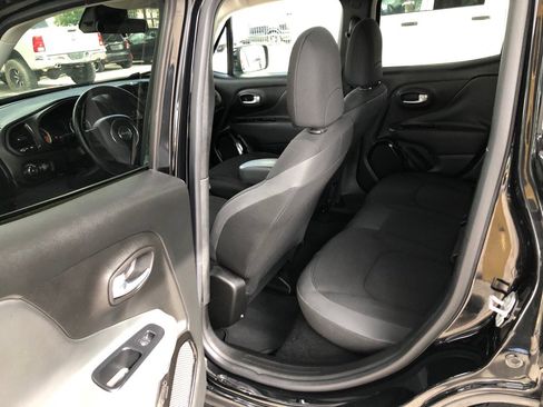 Used 2018 Jeep Renegade Altitude image 8