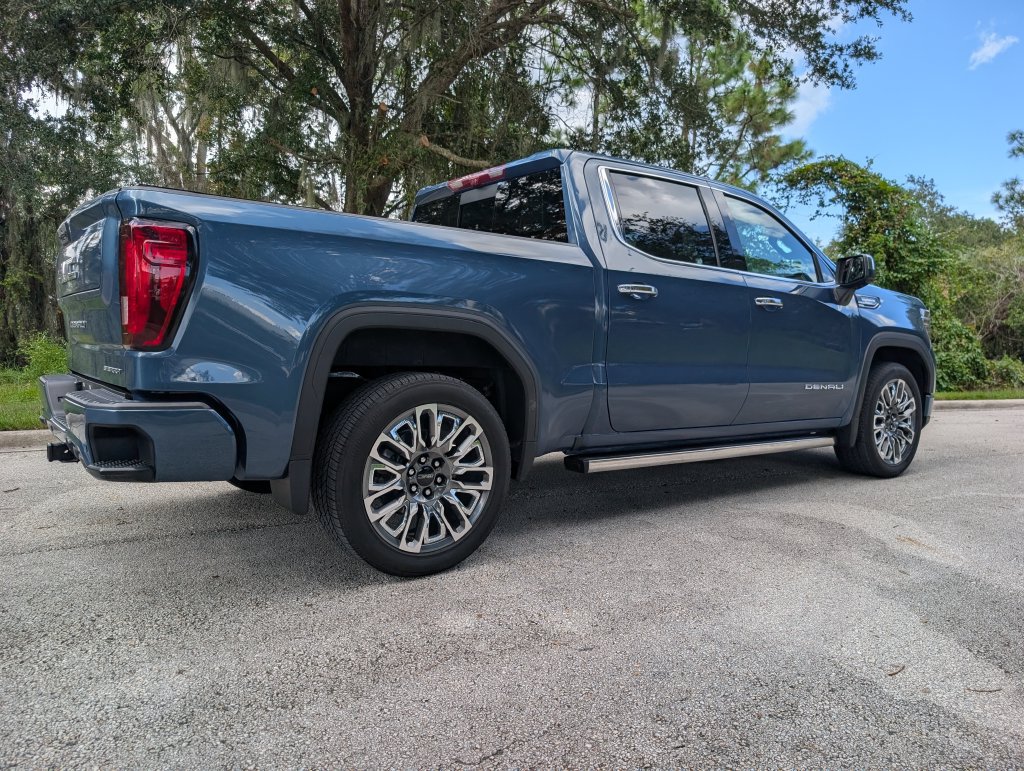 Used 2025 GMC Sierra 1500 Denali Ultimate AWD/4WD image 9