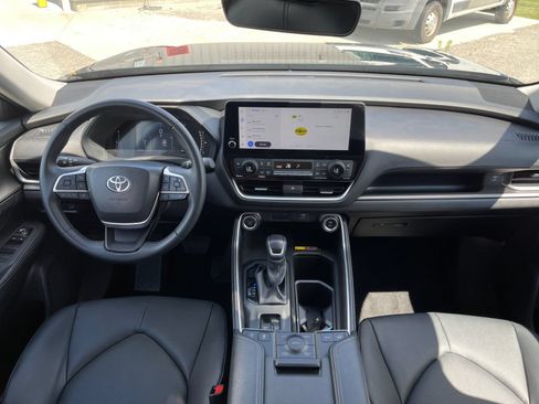 Used 2025 Toyota Grand Highlander AWD image 15