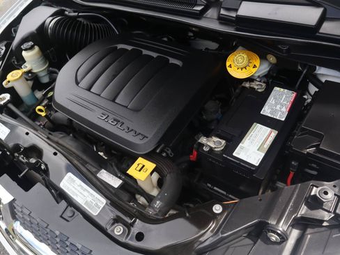 Used 2019 Dodge Grand Caravan SE w/ UConnect Hands-Free Group FWD image 31