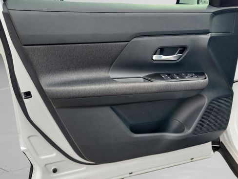 Certified 2025 Nissan Kicks SV image 25