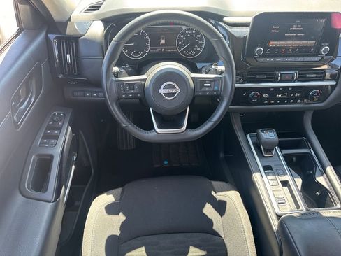 Used 2025 Nissan Pathfinder SV FWD image 14