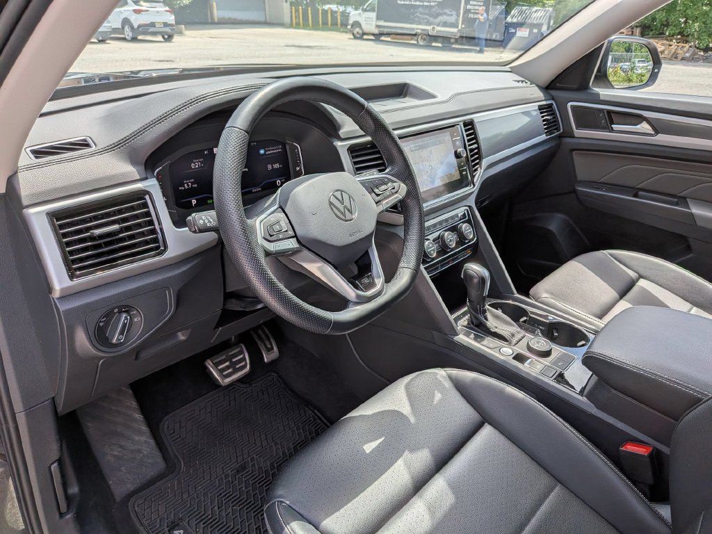 Used 2023 Volkswagen Atlas SEL R-Line AWD/4WD image 16