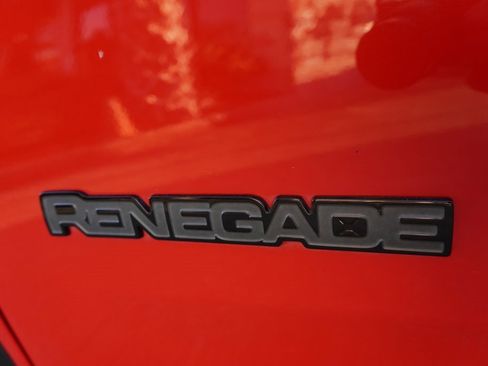 Used 2021 Jeep Renegade Sport image 31