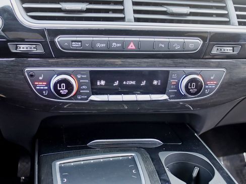Used 2018 Audi Q7 3.0T Prestige w/ Prestige Package AWD/4WD image 30
