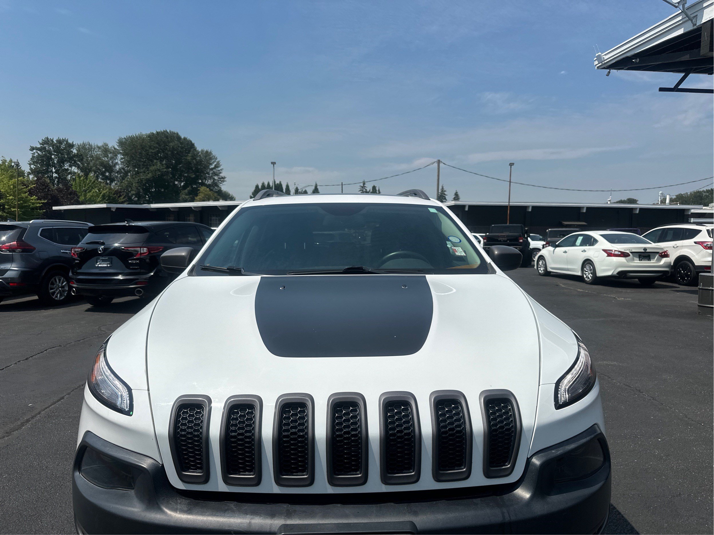 Used 2016 Jeep Cherokee Trailhawk w/ Leather Interior Group AWD/4WD image 25