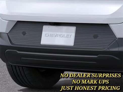 New 2026 Chevrolet Equinox EV LT image 14