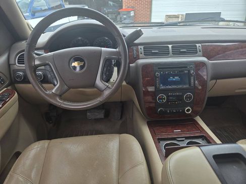 Used 2011 Chevrolet Avalanche LTZ AWD/4WD image 5