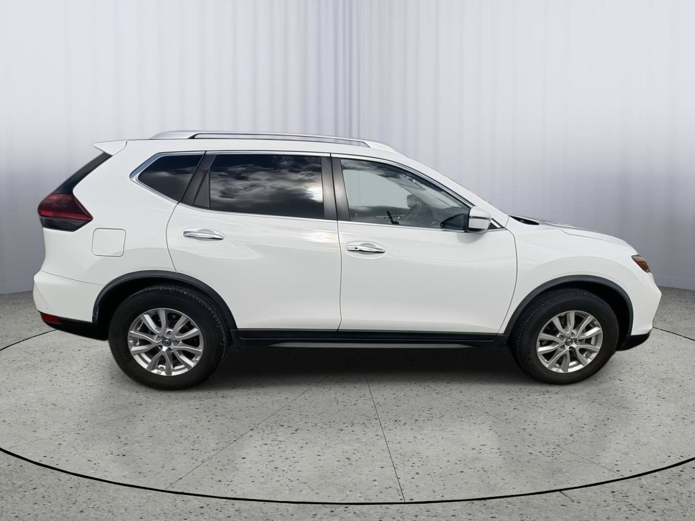 Used 2020 Nissan Rogue SV FWD image 3