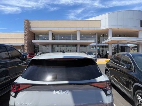 Used 2025 Kia Sportage SX AWD/4WD image 6