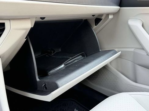 Certified 2023 Volkswagen Jetta SE w/ Panoramic Sunroof Package FWD image 36