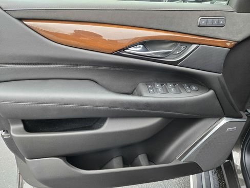 Used 2020 Cadillac Escalade ESV Premium Luxury image 16