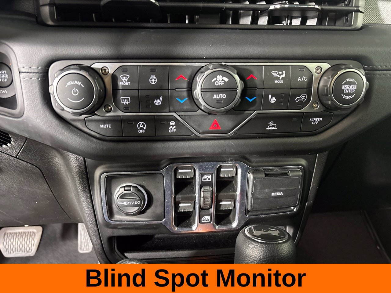 Used 2026 Jeep Wrangler Unlimited Sahara AWD/4WD image 19