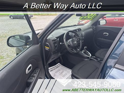 Used 2017 Kia Soul + image 5