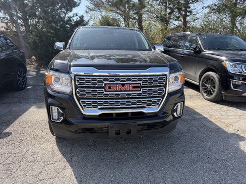 Used 2022 GMC Canyon Denali w/ Denali Black Edition Package image 4