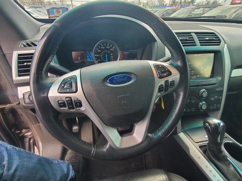 Used 2013 Ford Explorer XLT image 15
