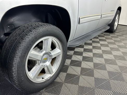 Used 2010 Chevrolet Suburban LT AWD/4WD image 6