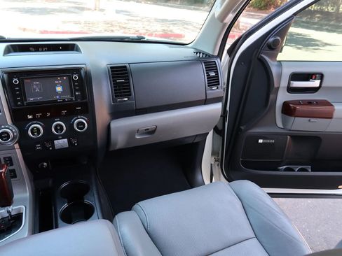 Used 2016 Toyota Sequoia Platinum RWD image 30