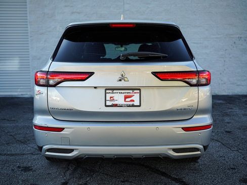 Used 2023 Mitsubishi Outlander SE image 13