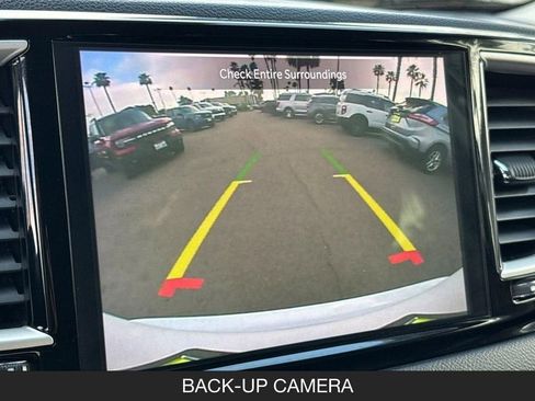 Used 2023 Chrysler Pacifica Touring-L FWD image 23