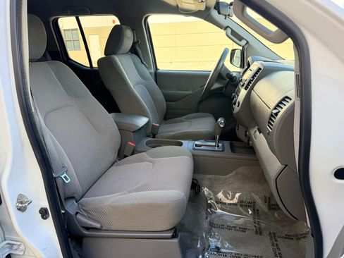 Used 2016 Nissan Frontier SV image 16