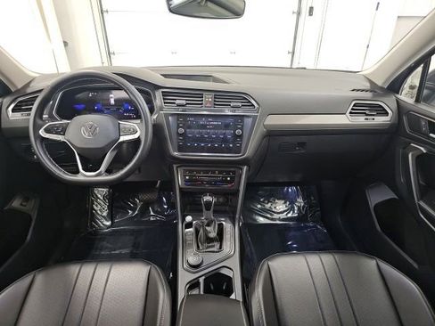 Used 2024 Volkswagen Tiguan SE image 31