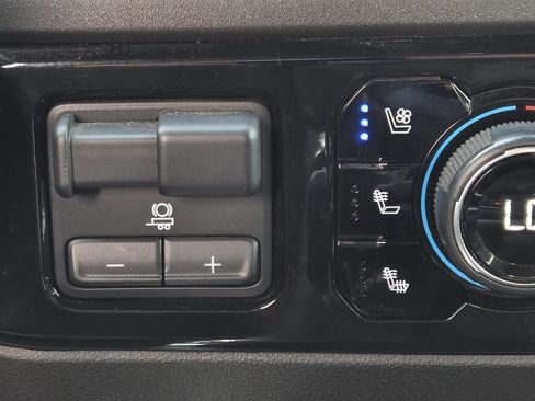 Used 2023 Chevrolet Silverado 1500 High Country w/ High Country Premium Package AWD/4WD image 31