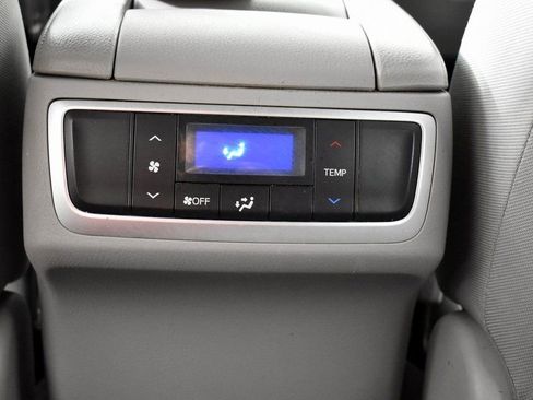 Used 2019 Toyota Highlander LE image 19