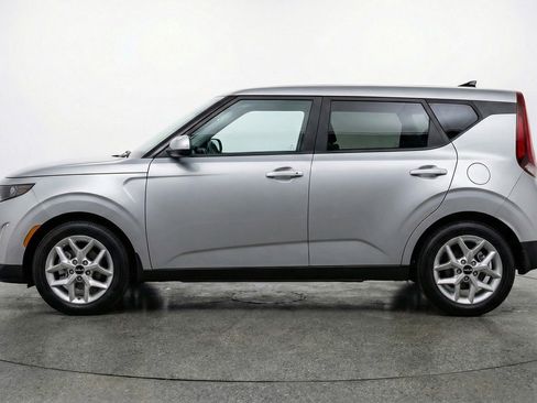 Used 2025 Kia Soul LX w/ LX Technology Package image 5