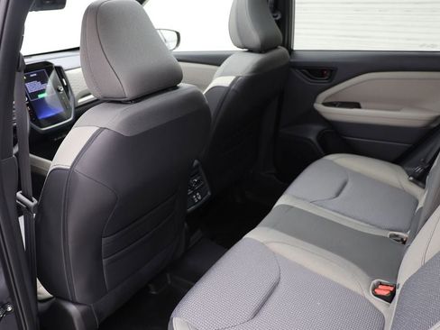 Used 2025 Subaru Forester Premium w/ Convenience Package #1 AWD/4WD image 11